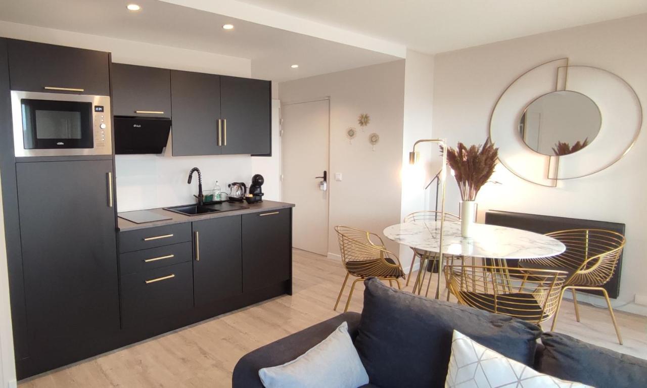 Arty - Sauna En Option, Parking Box Prive, Balcon * Saint-Priest (Rhone)